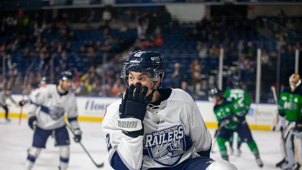 Railers Sink Mariners 6-3 on Christmas Eve Eve