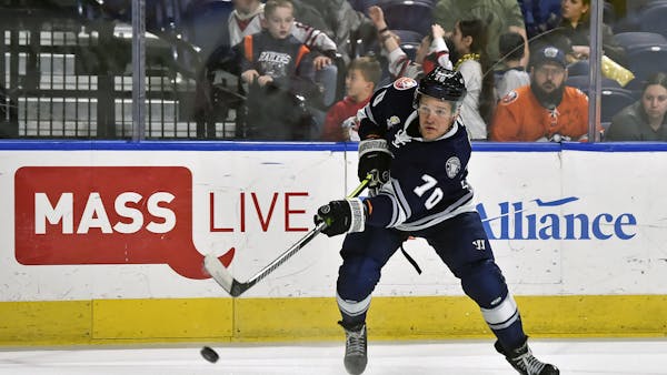Worcester Drops 2-1 Decision In Shootout to Reading