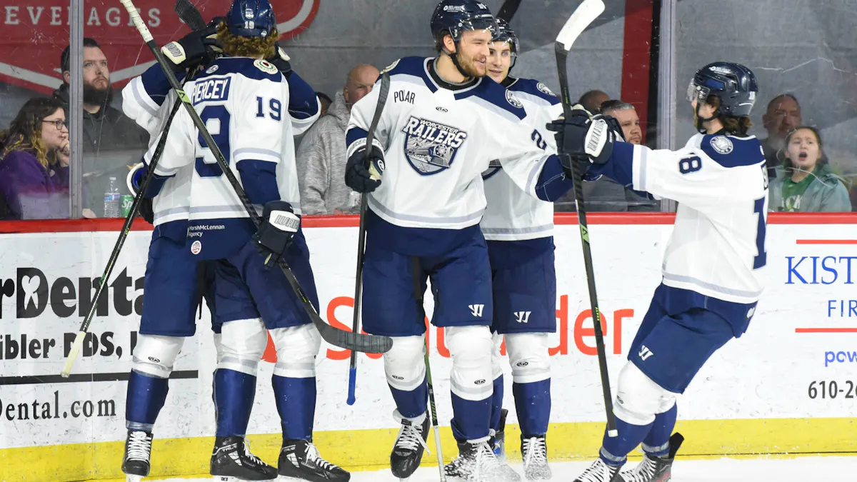 WORCESTER OPENS WEEKEND WITH 5-2 WIN OVER ROYALS