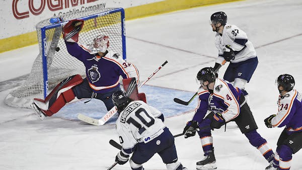 Royals Roar Over Railers 5-3 on Friday Night