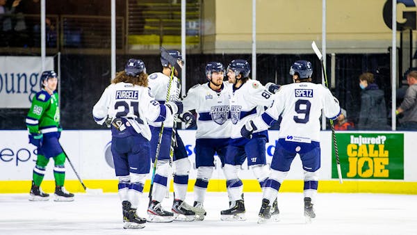 Railers Drop Thanksgiving Eve Showdown to Maine 4-2